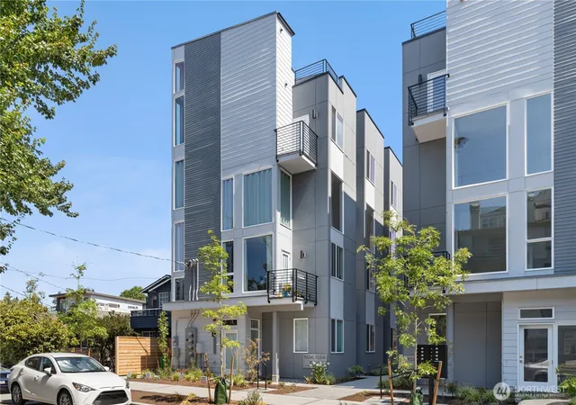 Photo 2 of Townhouse for sale at 9518 Interlake Ave N, Seattle, WA 98103 | MLS# NWM2488003 | Listing updated on 2026-09-24