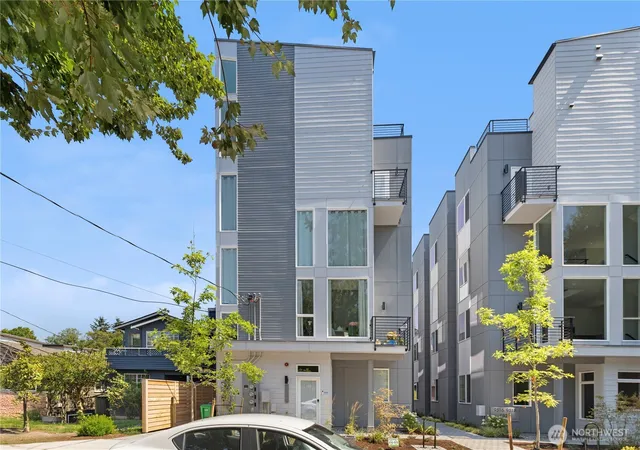 Photo 3 of Townhouse for sale at 9518 Interlake Ave N, Seattle, WA 98103 | MLS# NWM2488003 | Listing updated on 2026-09-24