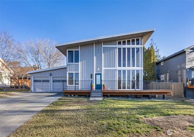 Photo 2 of Single family home for sale at 181 Pelican Dr Se, Moses Lake, WA 98837 | MLS# NWM2489868 | Listing updated on 2026-09-17
