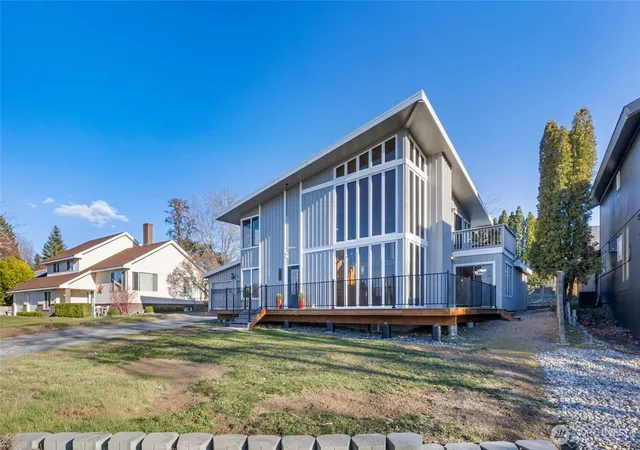 Photo 3 of Single family home for sale at 181 Pelican Dr Se, Moses Lake, WA 98837 | MLS# NWM2489868 | Listing updated on 2026-09-17