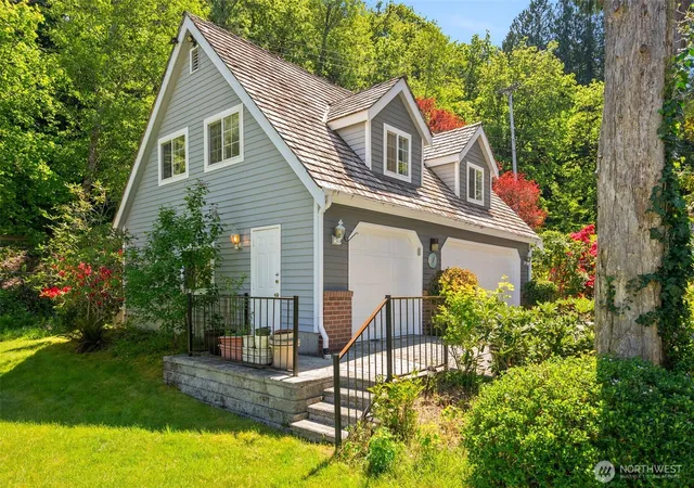 Photo 4 of Single family home for sale at 8320 E Grapeview Loop Rd, Allyn, WA 98524 | MLS# NWM2491250 | Listing updated on 2026-09-29