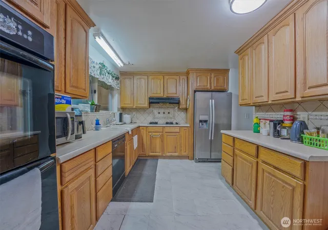Photo 4 of Sale Pending at 7918 Timber Hl Dr, Everett, WA 98203 | MLS# NWM2491361 | Listing updated on 2026-09-25