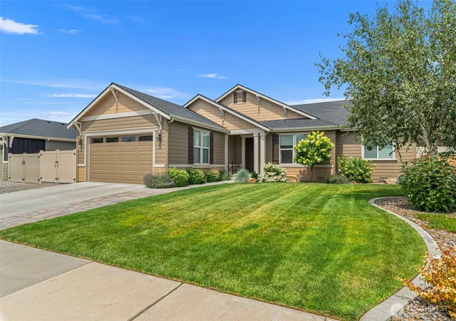 Photo 3 of Sale Pending at 1747 S Blanchard Loop, East Wenatchee, WA 98802 | MLS# NWM2499133 | Listing updated on 2026-09-23