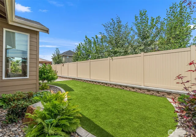 Photo 4 of Sale Pending at 1747 S Blanchard Loop, East Wenatchee, WA 98802 | MLS# NWM2499133 | Listing updated on 2026-09-23