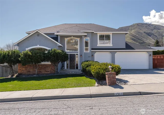Photo 3 of Sale Pending at 2217 Michael Brooke, Wenatchee, WA 98801 | MLS# NWM2499495 | Listing updated on 2026-09-25