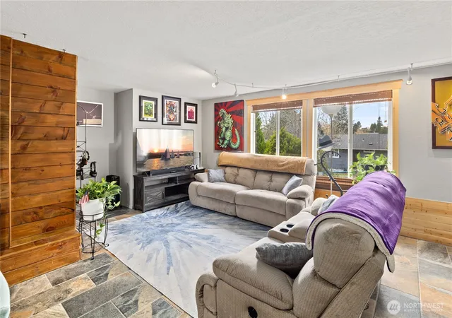 Photo 3 of Sale Pending at 700 Ford Ave #17, Snohomish, WA 98290 | MLS# NWM2501677 | Listing updated on 2026-09-25