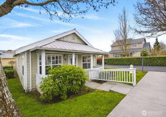 Photo 2 of Sale Pending at 161 W Whidbey Ave #38, Oak Harbor, WA 98277 | MLS# NWM2502345 | Listing updated on 2026-09-25