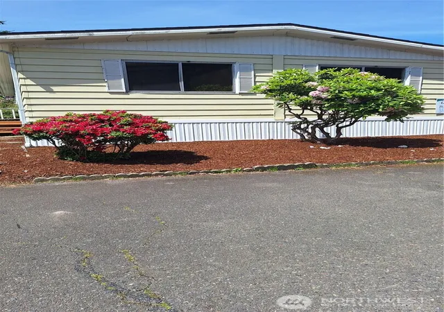 Manufactured home for sale at 5714 118th Avenue Ct #15, Puyallup, WA 98372 | MLS# NWM2502662