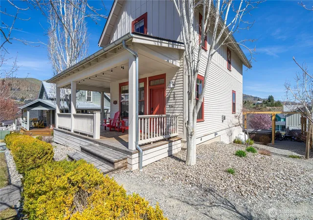 Photo 2 of Single family home for sale at 540 Porcupine Ln, Chelan, WA 98816 | MLS# NWM2503730 | Listing updated on 2026-09-21