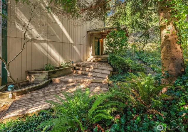 Photo 4 of Sale Pending at 6625 Cromwell Beach Dr NW, Gig Harbor, WA 98335 | MLS# NWM2504064 | Listing updated on 2026-09-25