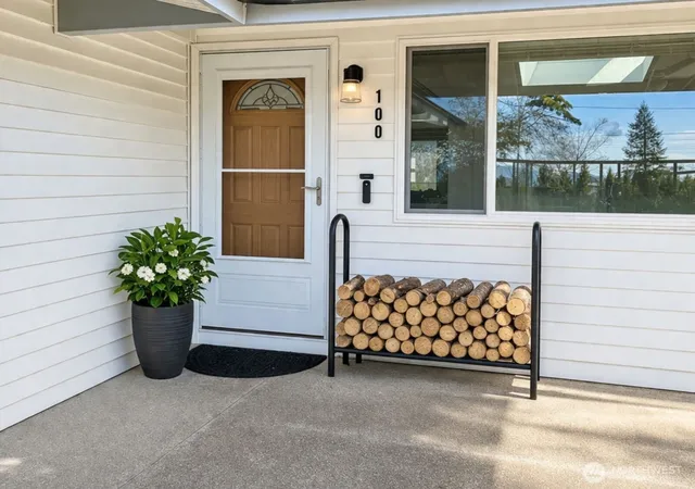 Photo 2 of Sale Pending at 100 Hillcrest Dr, Elma, WA 98541 | MLS# NWM2504530 | Listing updated on 2026-09-14