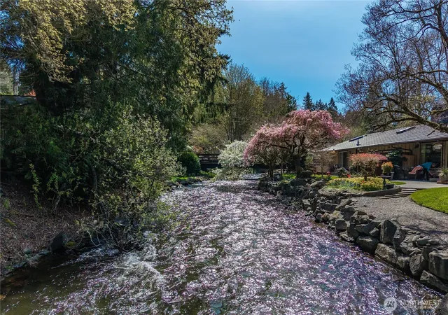 Townhouse for sale at 7055 81st Street SW, Lakewood, WA 98499 | MLS# NWM2504562