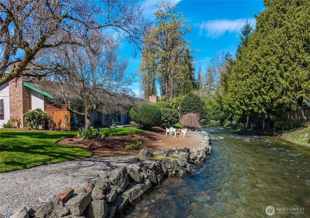 Photo 2 of Townhouse for sale at 7055 81st Street Sw, Lakewood, WA 98499 | MLS# NWM2504562 | Listing updated on 2026-09-21