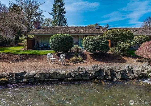 Photo 3 of Townhouse for sale at 7055 81st Street Sw, Lakewood, WA 98499 | MLS# NWM2504562 | Listing updated on 2026-09-21