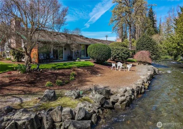 Photo 4 of Townhouse for sale at 7055 81st Street SW, Lakewood, WA 98499 | MLS# NWM2504562 | Listing updated on 2026-09-21
