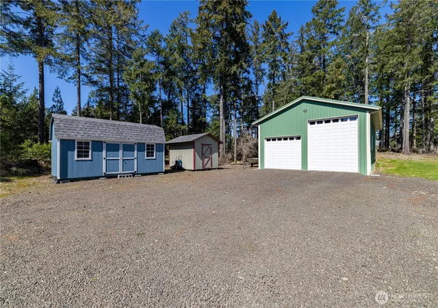 Photo 3 of Sale Pending at 331 E Little Bear Ln, Shelton, WA 98584 | MLS# NWM2505244 | Listing updated on 2026-09-25
