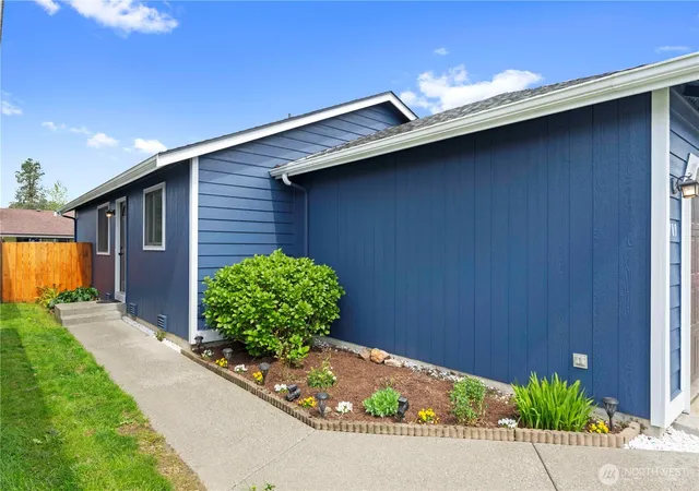 Photo 2 of Single family home for sale at 709 Lois Ln, Sultan, WA 98294 | MLS# NWM2506013 | Listing updated on 2026-10-02