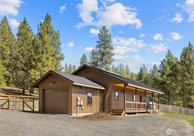 Photo 3 of Sale Pending at 10692 Teanaway Rd, Cle Elum, WA 98922 | MLS# NWM2506073 | Listing updated on 2026-09-14