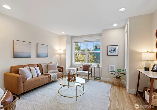 Photo 4 of Townhouse for sale at 9501 Interlake Ave N, Seattle, WA 98103 | MLS# NWM2507226 | Listing updated on 2026-09-21