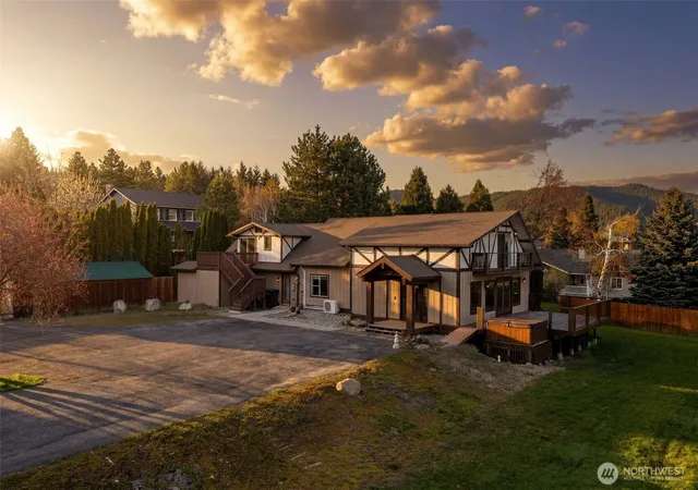 Photo 2 of Single family home for sale at 10285 Ski Hl Dr, Leavenworth, WA 98826 | MLS# NWM2507268 | Listing updated on 2026-09-21