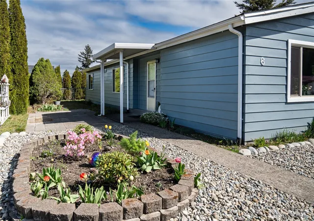 Photo 4 of Manufactured home for sale at 6 Donder Rd, Shelton, WA 98584 | MLS# NWM2507426 | Listing updated on 2026-09-21