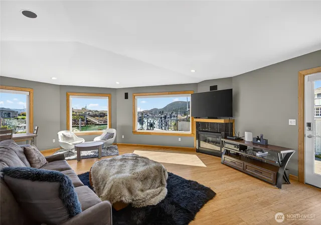 Photo 4 of Single family home for sale at 5309 Doon Way, Anacortes, WA 98221 | MLS# NWM2508059 | Listing updated on 2026-09-16
