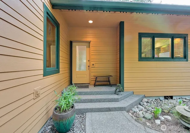 Photo 3 of Sale Pending at 33 Westridge Ct, Port Townsend, WA 98368 | MLS# NWM2508872 | Listing updated on 2026-09-25