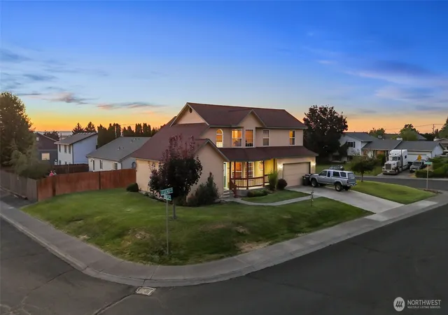 Photo 3 of Sale Pending at 1716 S Legend Ln, Moses Lake, WA 98837 | MLS# NWM2509499 | Listing updated on 2026-09-27
