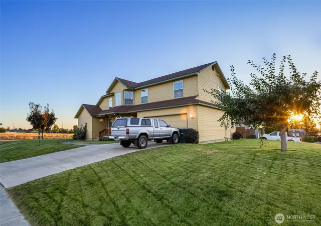 Photo 3 of Sale Pending at 1716 S Legend Ln, Moses Lake, WA 98837 | MLS# NWM2509499 | Listing updated on 2026-09-27