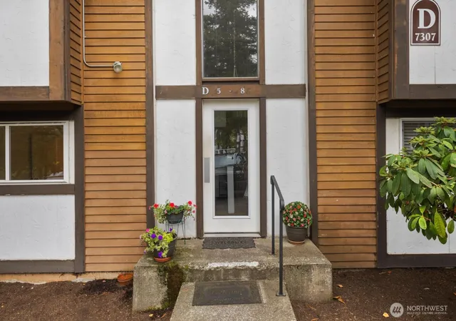 Photo 2 of Condo for sale at 7307 224th St Sw #D5, Edmonds, WA 98026 | MLS# NWM2509983 | Listing updated on 2026-10-02