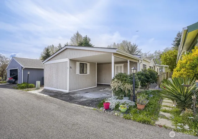Photo 2 of Manufactured home for sale at 2611 S 288th Street #21, Federal Way, WA 98003 | MLS# NWM2510364 | Listing updated on 2026-09-21