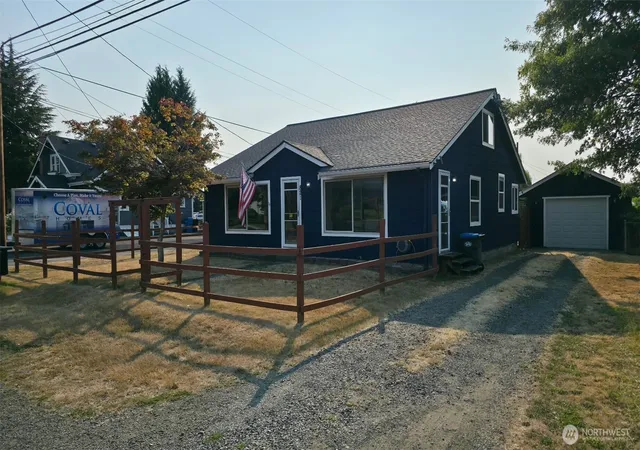 Photo 3 of Single family home for sale at 821 Marsh Ave, Centralia, WA 98531 | MLS# NWM2510476 | Listing updated on 2026-09-22