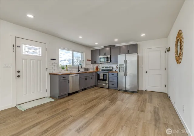 Photo 3 of Sale Pending at 1324 E Fairbanks St, Tacoma, WA 98404 | MLS# NWM2510514 | Listing updated on 2026-09-14