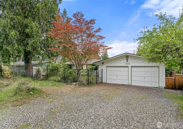 Photo 3 of Sale Pending at 10023 Whitecap Dr NW, Olympia, WA 98502 | MLS# NWM2511518 | Listing updated on 2026-09-25