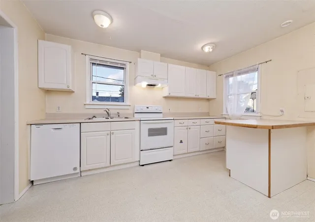 Photo 3 of Sale Pending at 1514 Summit Dr, Shelton, WA 98584 | MLS# NWM2512157 | Listing updated on 2026-09-18