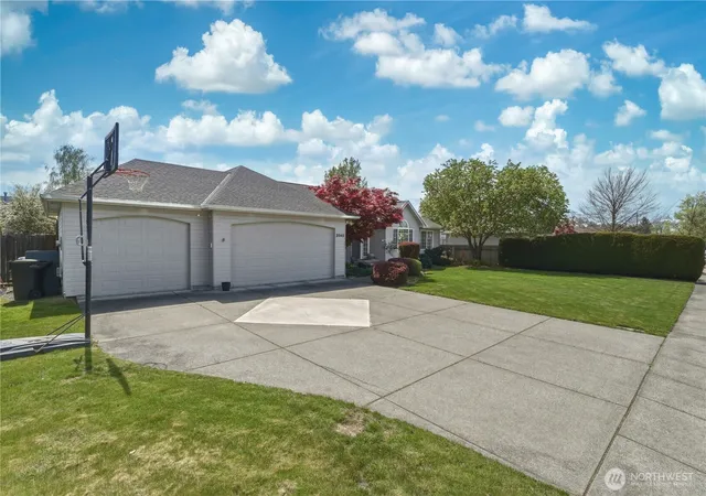 Photo 3 of Sale Pending at 2040 Wallace St, Walla Walla, WA 99362 | MLS# NWM2512162 | Listing updated on 2026-09-25