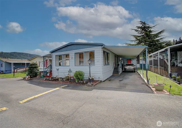 Photo 3 of Manufactured home for sale at 2424 Nightingale Ln, Kelso, WA 98626 | MLS# NWM2512493 | Listing updated on 2026-09-23
