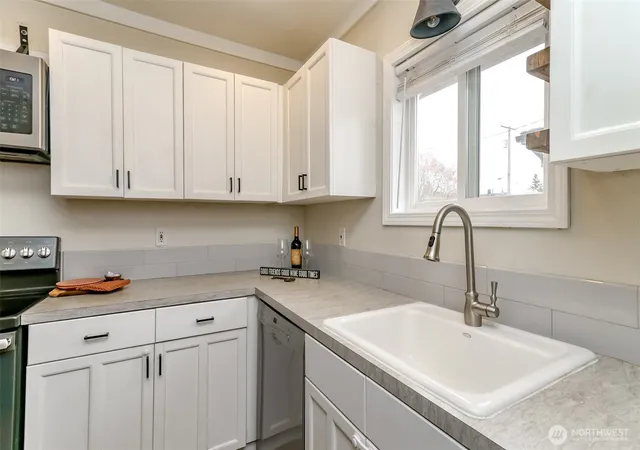 Photo 3 of Sale Pending at 3015 Fredrickson St, Enumclaw, WA 98022 | MLS# NWM2512648 | Listing updated on 2026-09-25