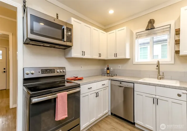 Photo 4 of Sale Pending at 3015 Fredrickson St, Enumclaw, WA 98022 | MLS# NWM2512648 | Listing updated on 2026-09-25