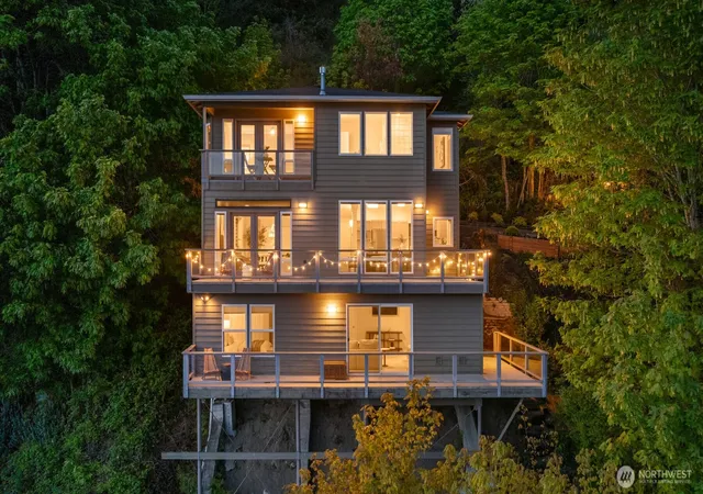 Photo 1 of Single family home for sale at 10835 Arroyo Beach Pl Sw, Seattle, WA 98146 | MLS# NWM2512668 | Listing updated on 2026-09-21