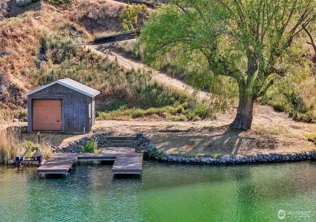 Photo 3 of Single family home for sale at 306 N Crestview Dr, Moses Lake, WA 98837 | MLS# NWM2515348 | Listing updated on 2026-09-23