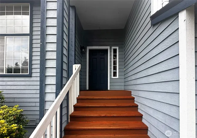 Photo 3 of Sale Pending at 8823 W Mall Dr, Everett, WA 98208 | MLS# NWM2515504 | Listing updated on 2026-09-28