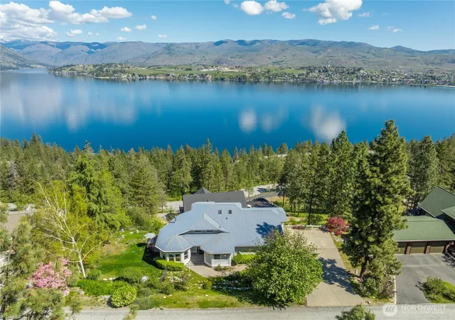 Photo 3 of Sale Pending at 7420 Navarre Dr, Chelan, WA 98816 | MLS# NWM2515949 | Listing updated on 2026-09-25