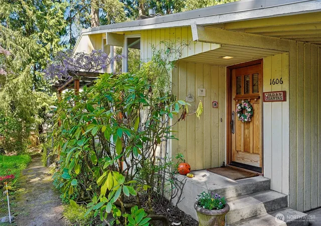 Photo 2 of Single family home for sale at 1606 153rd Avenue Se, Bellevue, WA 98007 | MLS# NWM2516210 | Listing updated on 2026-09-29