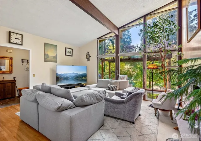 Photo 3 of Single family home for sale at 1606 153rd Avenue SE, Bellevue, WA 98007 | MLS# NWM2516210 | Listing updated on 2026-09-29