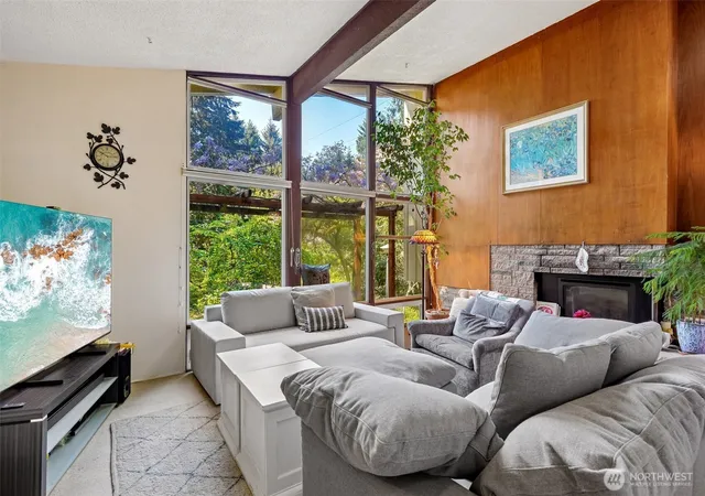 Photo 4 of Single family home for sale at 1606 153rd Avenue SE, Bellevue, WA 98007 | MLS# NWM2516210 | Listing updated on 2026-09-29