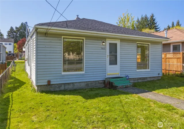 Photo 3 of Sale Pending at 9013 11th Avenue Sw, Seattle, WA 98106 | MLS# NWM2516407 | Listing updated on 2026-09-25