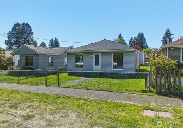 Photo 3 of Sale Pending at 9013 11th Avenue SW, Seattle, WA 98106 | MLS# NWM2516407 | Listing updated on 2026-09-25