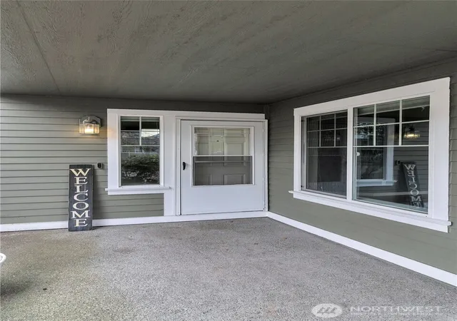 Photo 3 of Sale Pending at 7027 Bailey St Se, Lacey, WA 98513 | MLS# NWM2517021 | Listing updated on 2026-09-11
