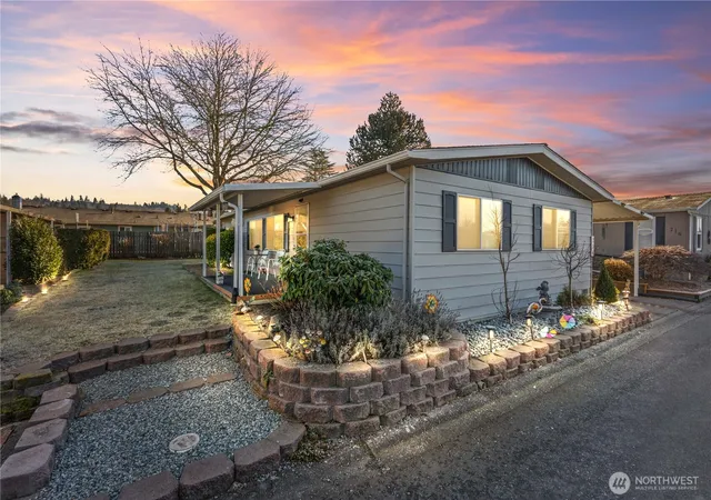 Manufactured home for sale at 1402 22nd Street NE #214, Auburn, WA 98002 | MLS# NWM2517135